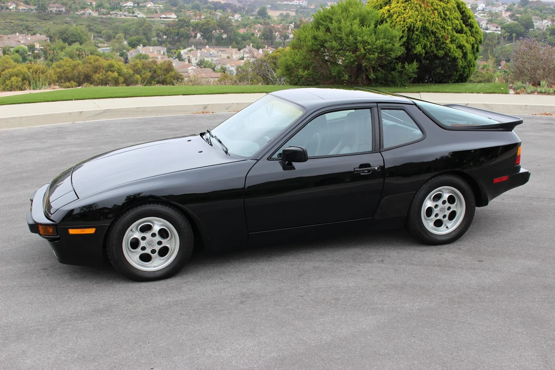 1986 Porsche 944 - Image 10 of 31