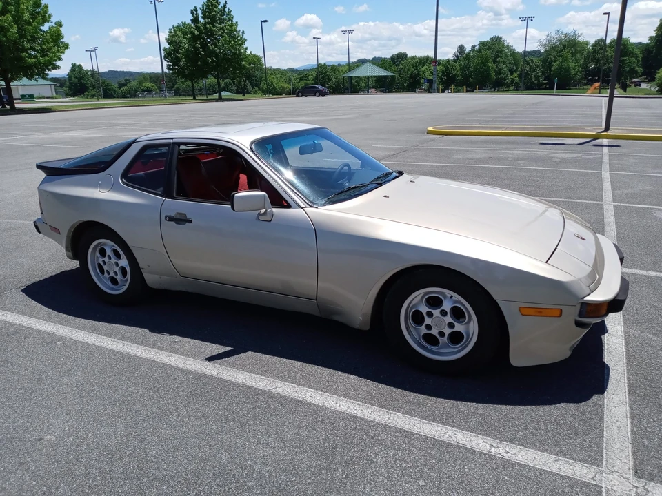 1986 Porsche 944 - Image 8 of 31