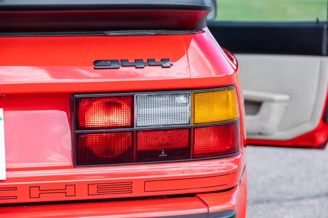 1986 Porsche 944 - Image 14 of 31