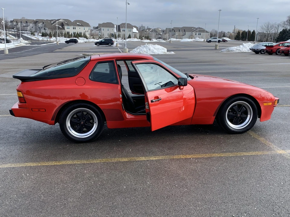 1986 Porsche 944 - Image 23 of 31