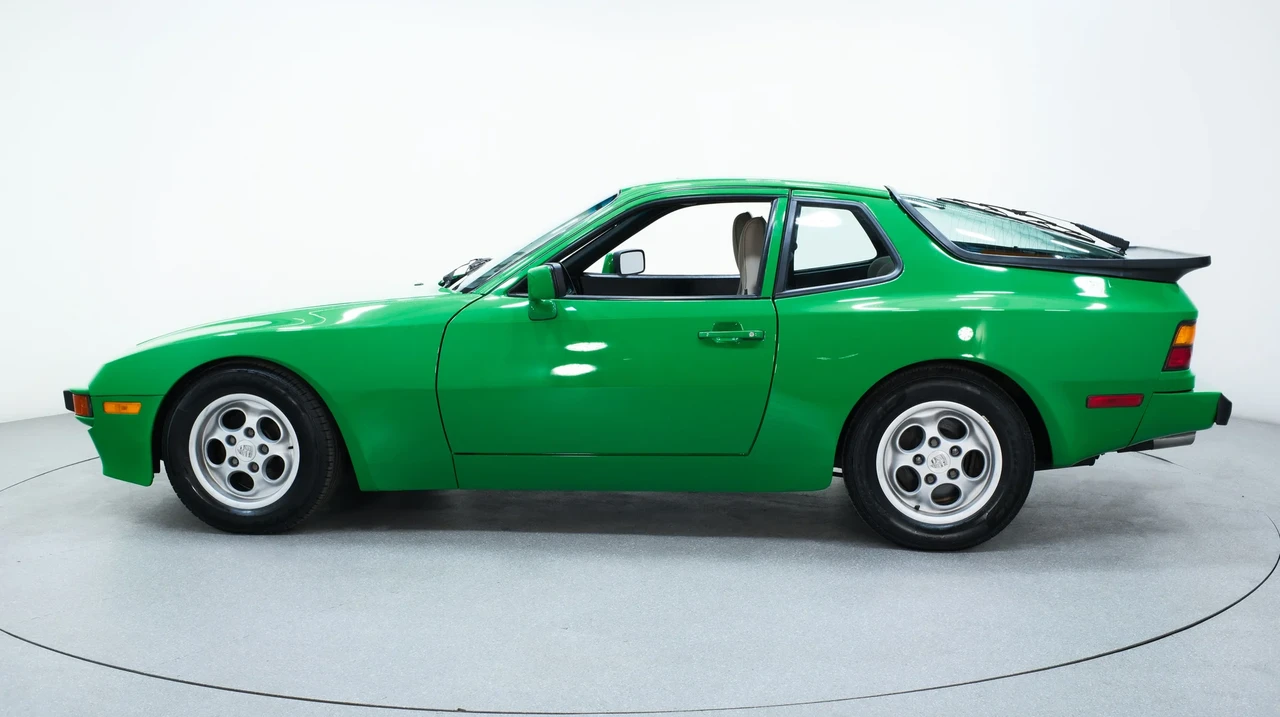 1986 Porsche 944 - Image 2 of 31