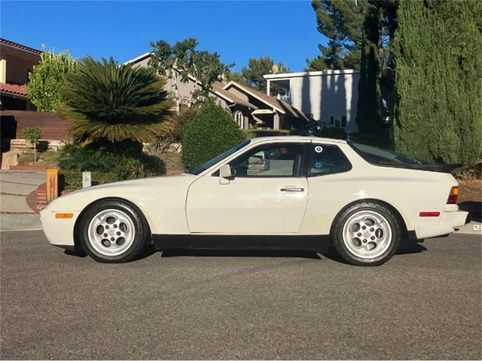 1986 Porsche 944 - Image 9 of 10