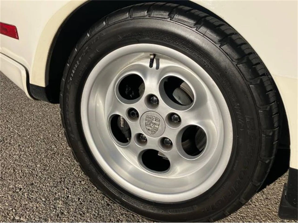 1986 Porsche 944 - Image 4 of 10