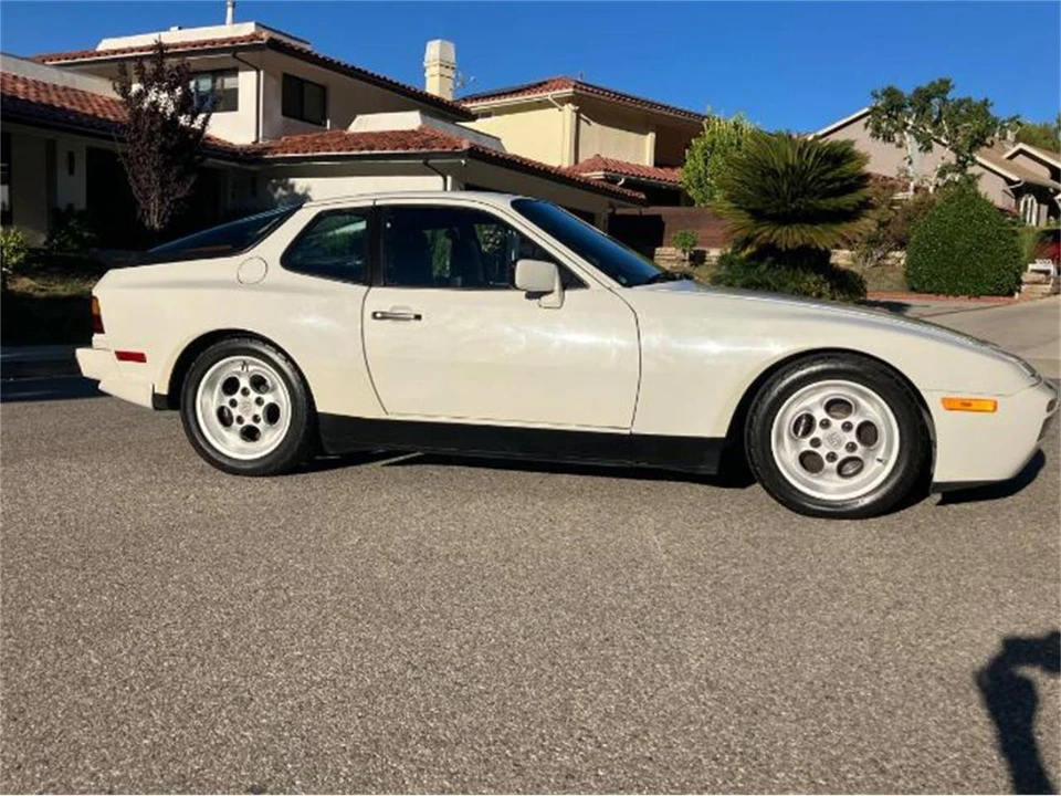 1986 Porsche 944 - Image 6 of 10