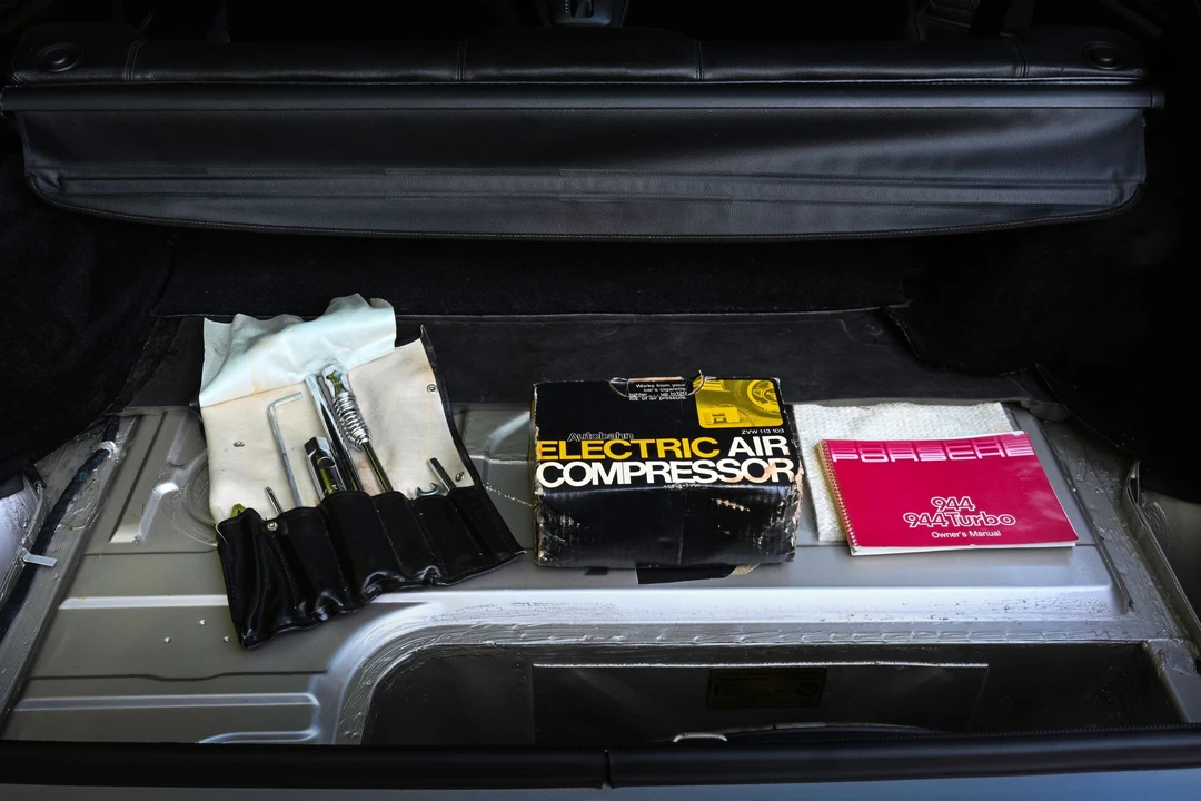 1986 Porsche 944 - Image 3 of 20