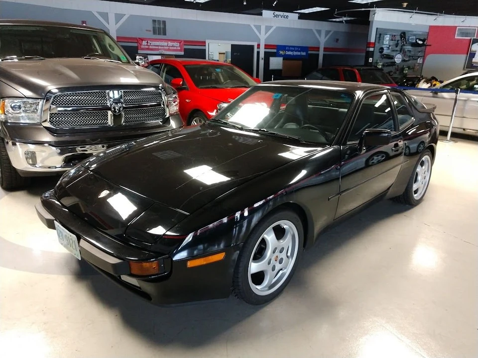 1986 Porsche 944 - Image 3 of 11