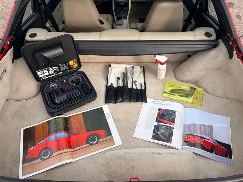 1986 Porsche 944 - Image 10 of 14