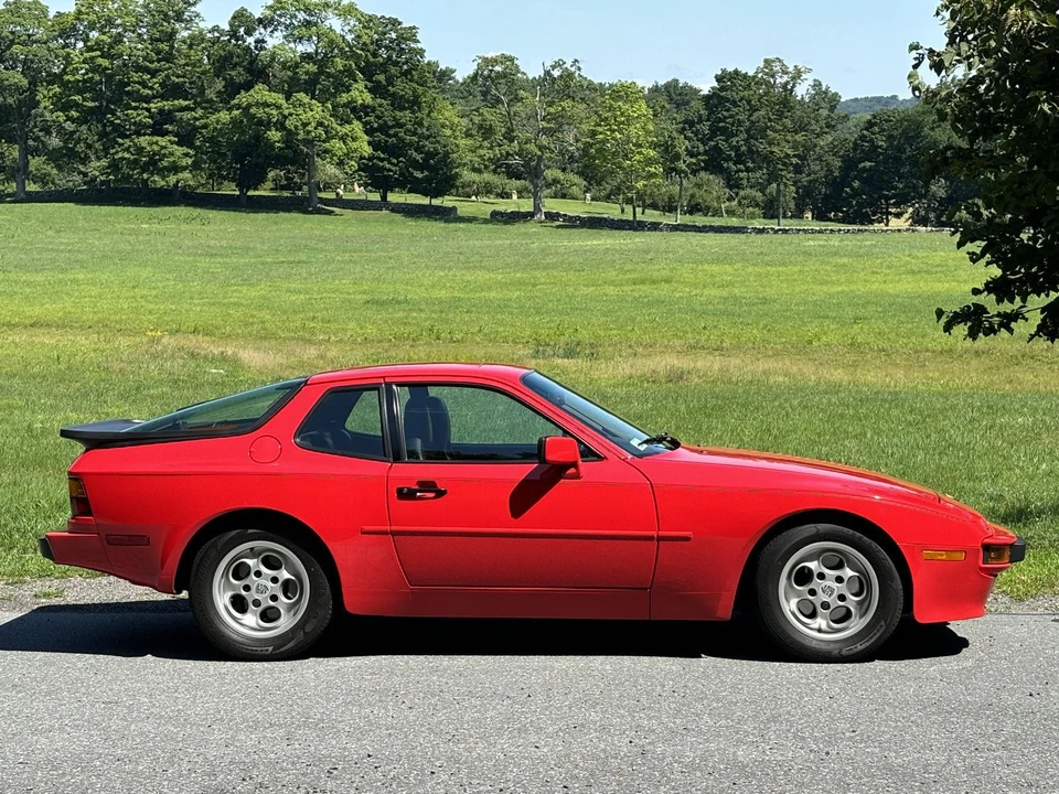 1986 Porsche 944 - Image 18 of 31