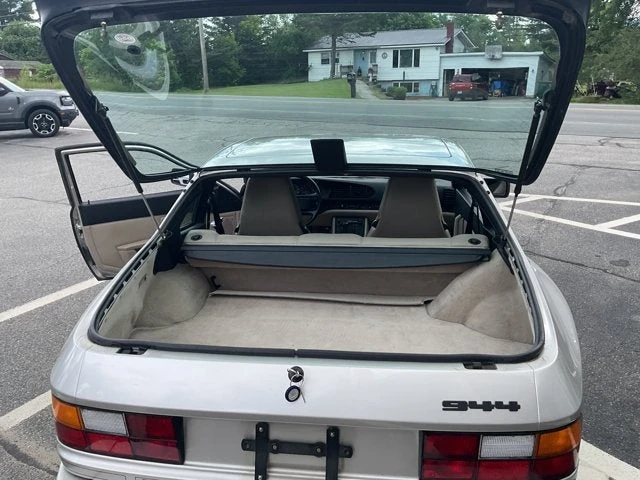 1986 Porsche 944 - Image 17 of 20