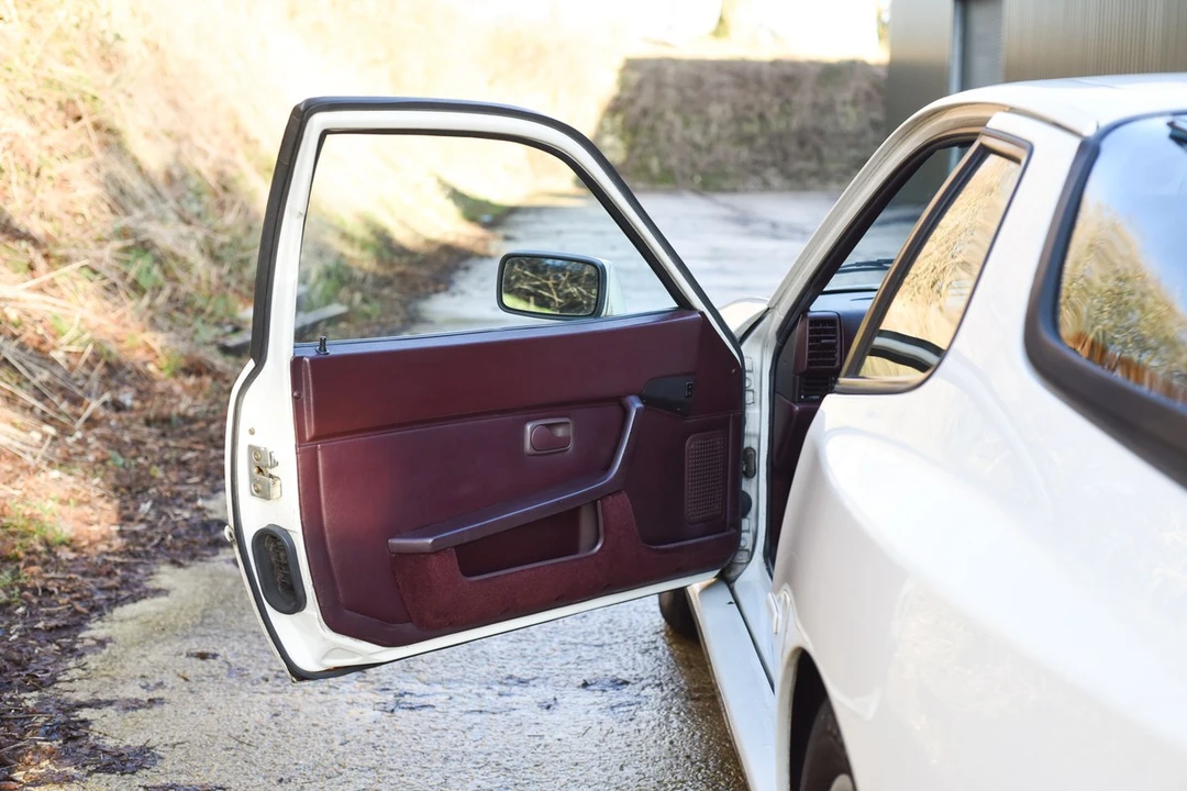 1986 Porsche 944 - Image 15 of 30