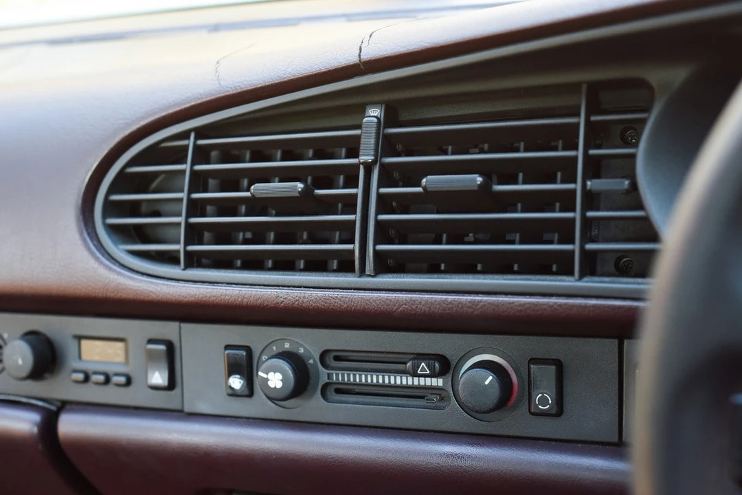 1986 Porsche 944 - Image 14 of 30
