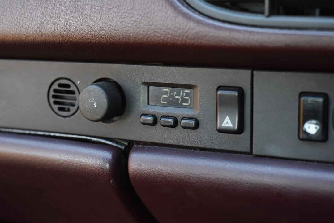 1986 Porsche 944 - Image 27 of 30