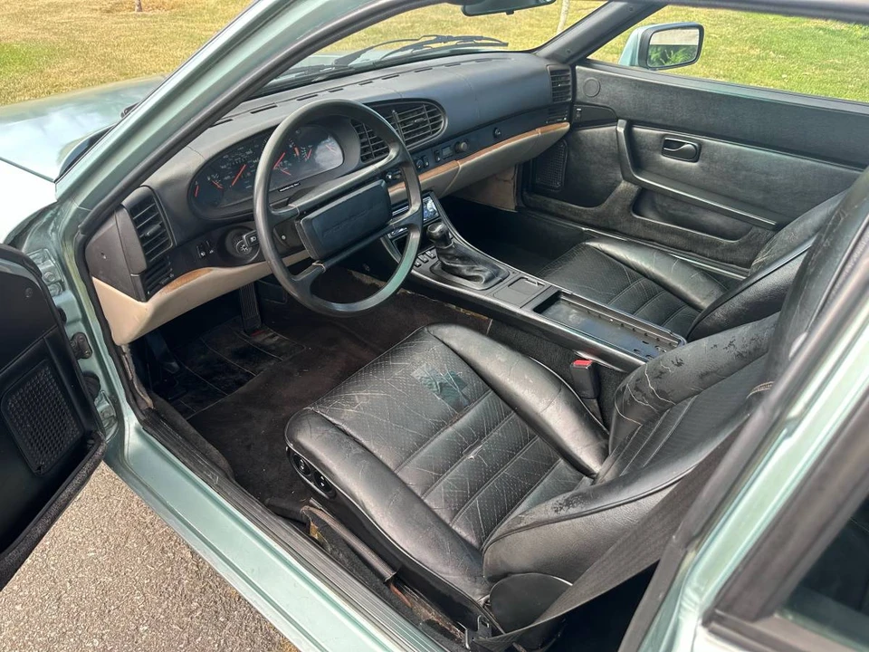 1986 Porsche 944 - Image 10 of 18