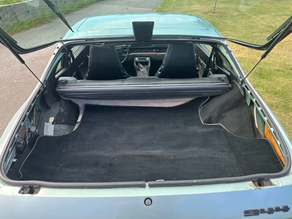1986 Porsche 944 - Image 13 of 18