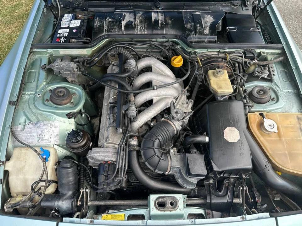 1986 Porsche 944 - Image 15 of 18
