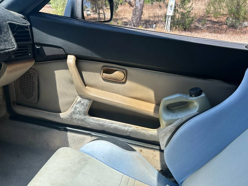 1986 Porsche 944 - Image 12 of 14