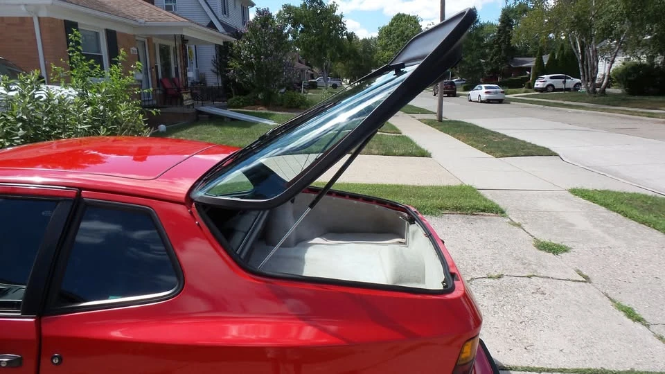 1986 Porsche 944 - Image 11 of 17