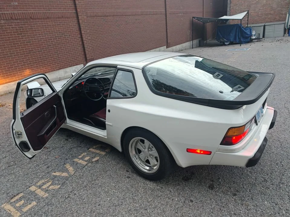 1986 Porsche 944 - Image 4 of 11