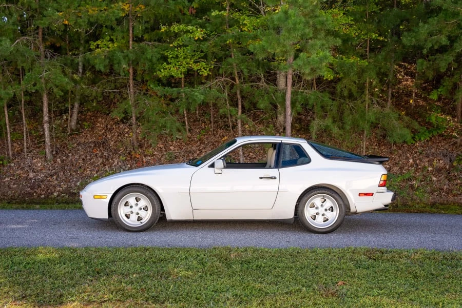 1986 Porsche 944 Turbo - Image 2 of 31