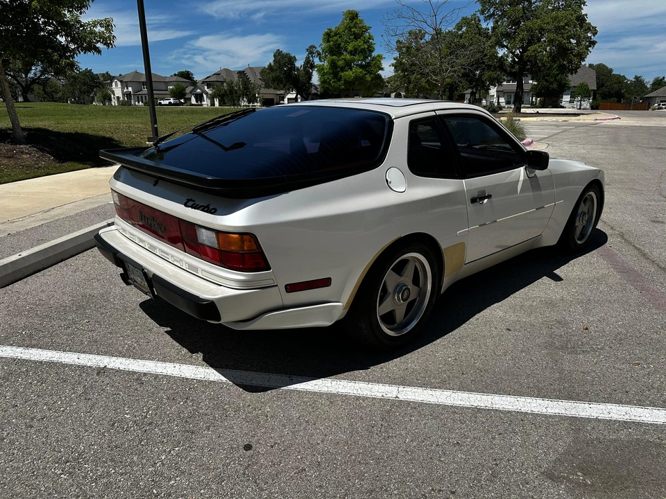 1986 Porsche 944 Turbo - Image 15 of 31