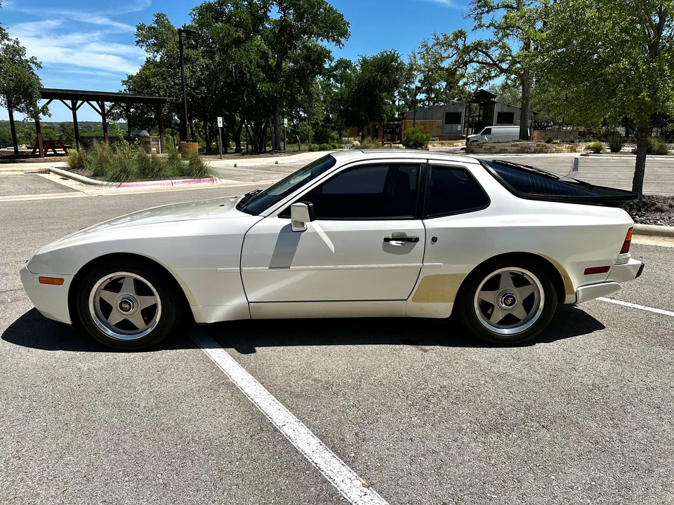 1986 Porsche 944 Turbo - Image 9 of 31