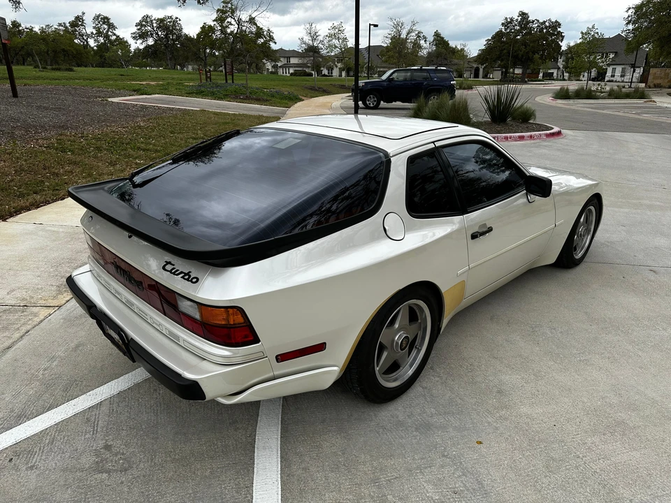 1986 Porsche 944 Turbo - Image 14 of 31