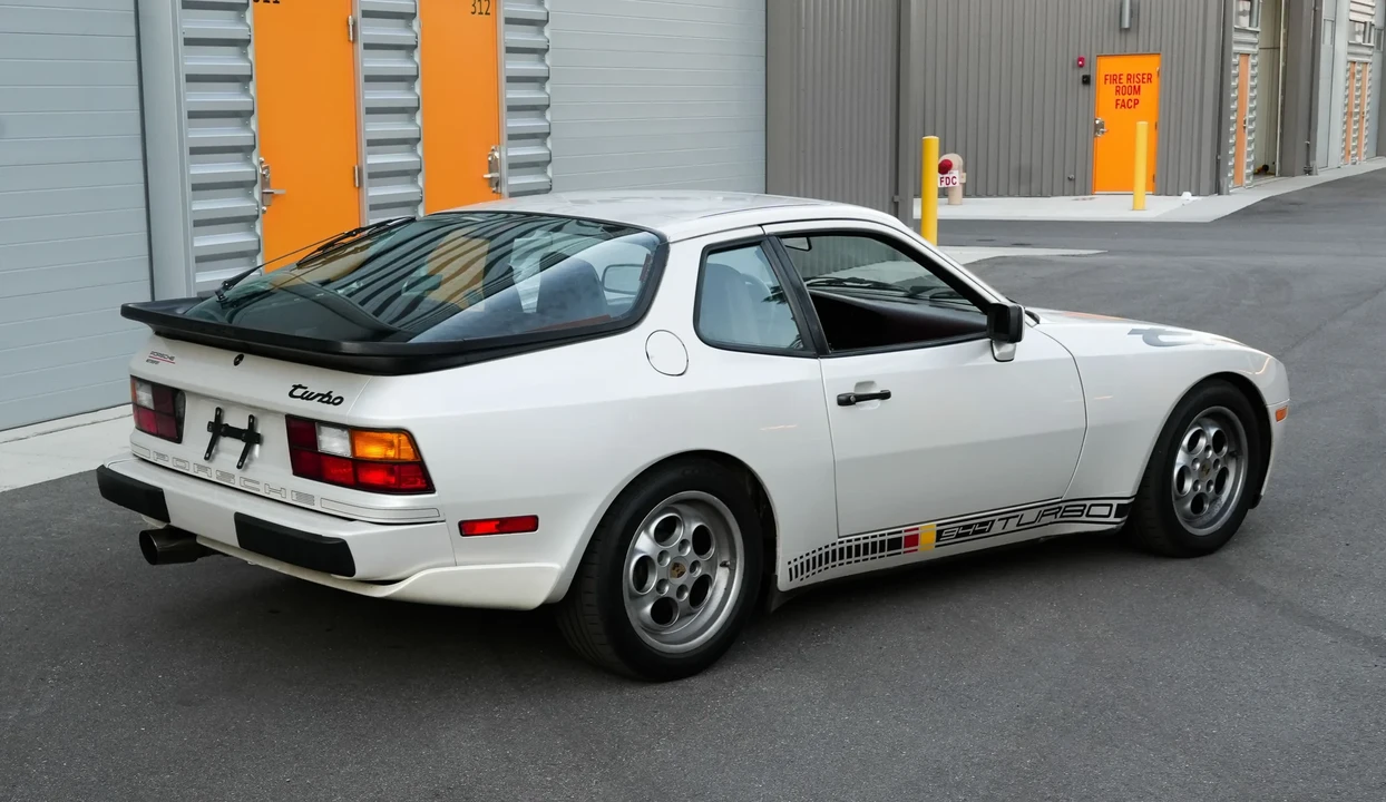 1986 Porsche 944 Turbo - Image 15 of 31