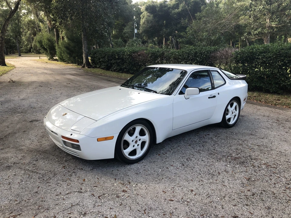 1986 Porsche 944 Turbo - Image 2 of 31