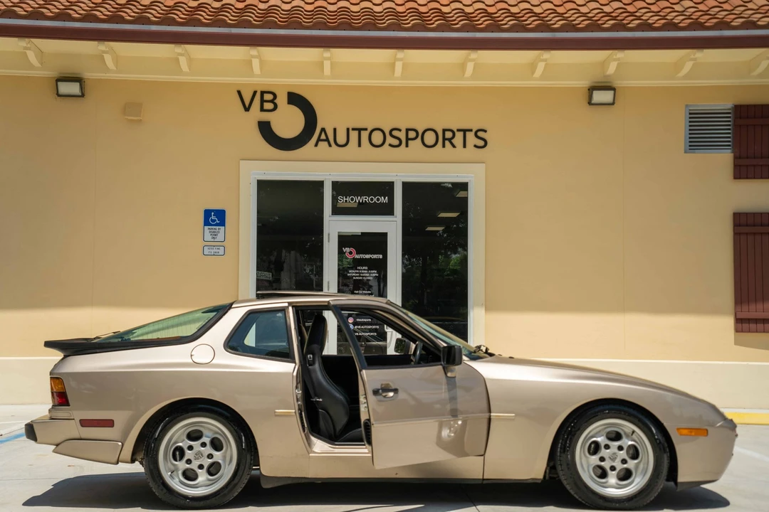 1986 Porsche 944 Turbo - Image 15 of 31