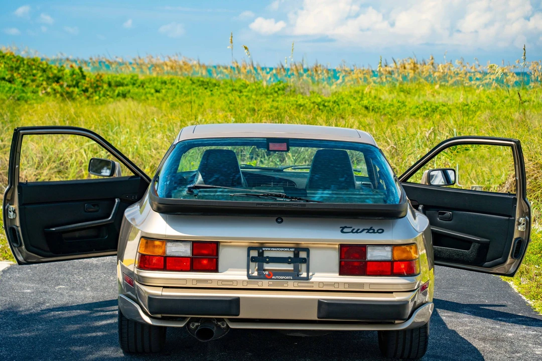 1986 Porsche 944 Turbo - Image 11 of 31