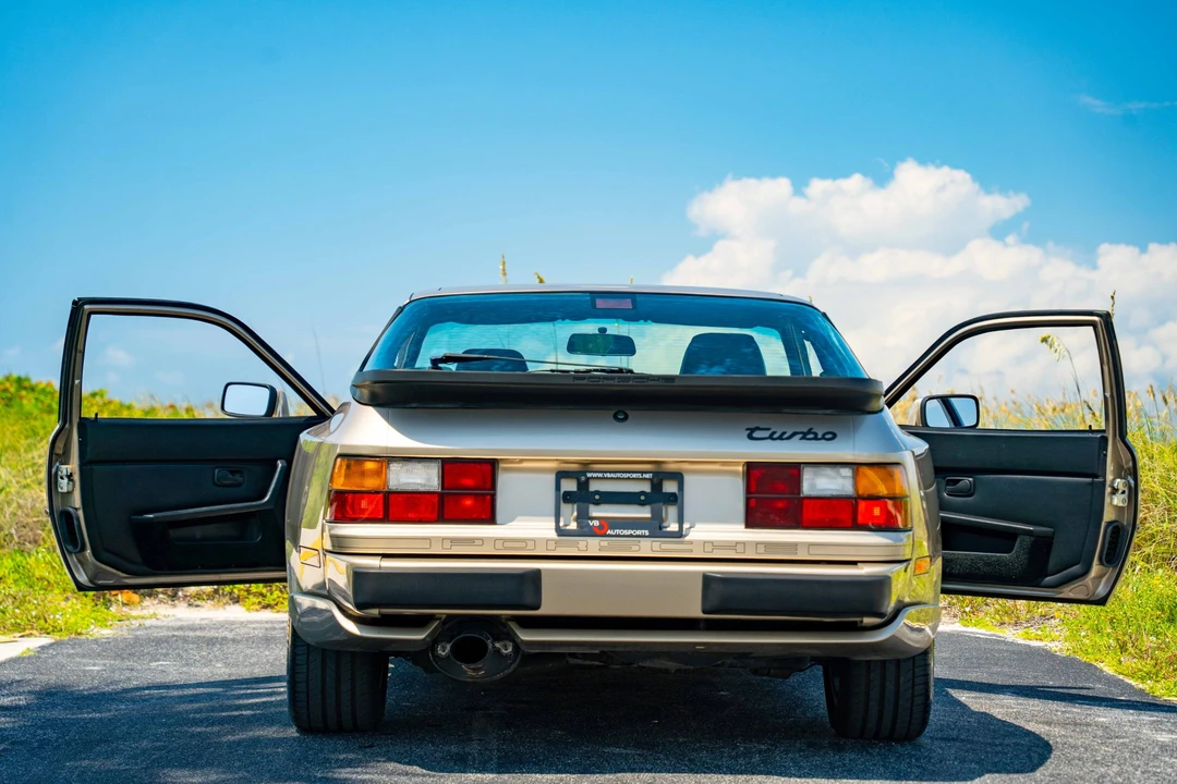 1986 Porsche 944 Turbo - Image 10 of 31