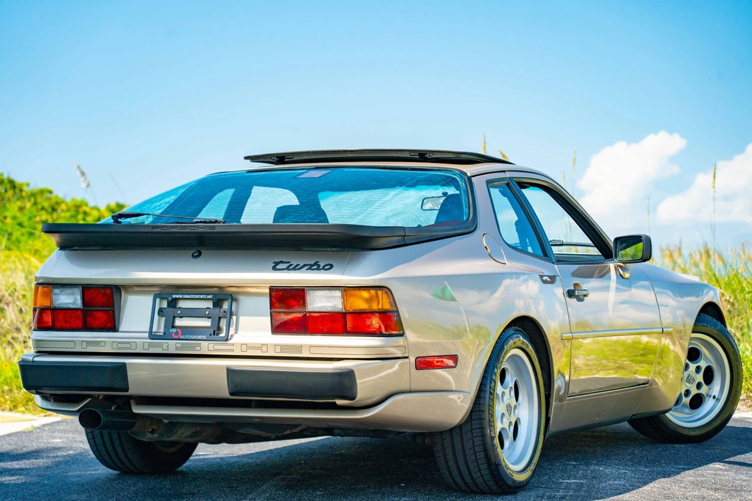 1986 Porsche 944 Turbo - Image 13 of 31