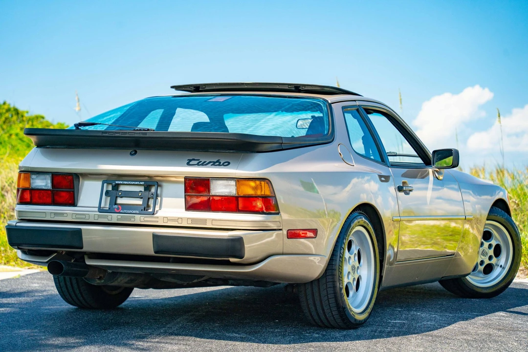 1986 Porsche 944 Turbo - Image 12 of 31