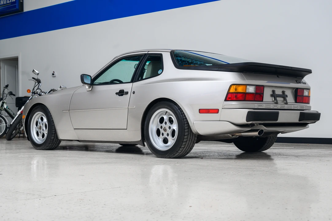 1986 Porsche 944 Turbo - Image 11 of 31
