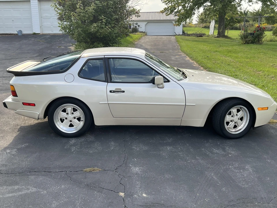 1986 Porsche 944 Turbo - Image 7 of 31