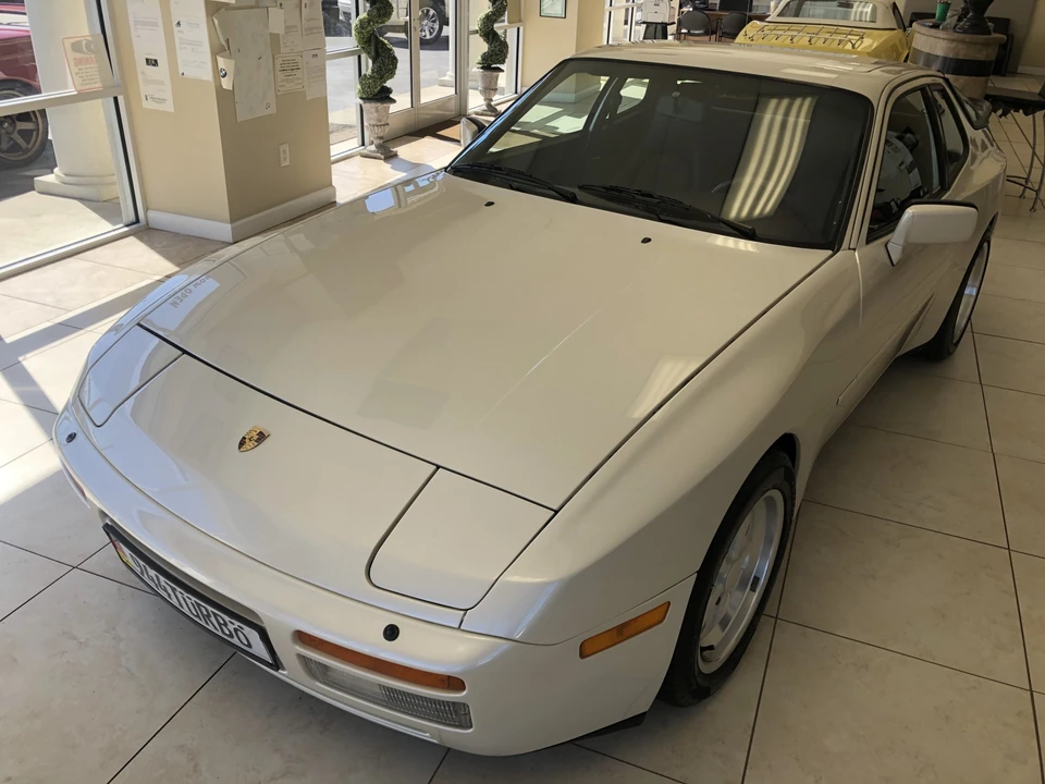1986 Porsche 944 Turbo - Image 11 of 31