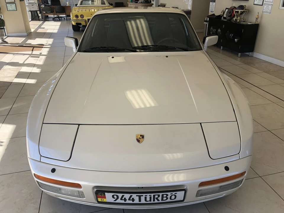 1986 Porsche 944 Turbo - Image 15 of 31