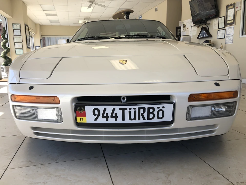 1986 Porsche 944 Turbo - Image 13 of 31