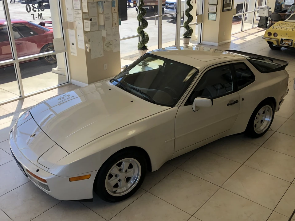 1986 Porsche 944 Turbo - Image 10 of 31