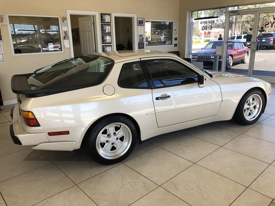 1986 Porsche 944 Turbo - Image 3 of 31