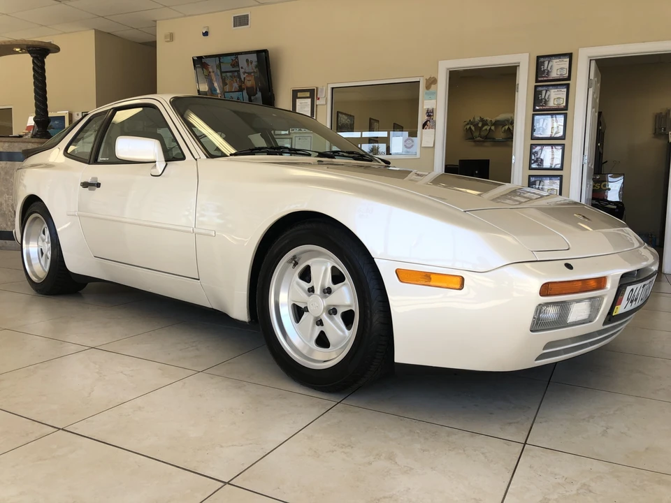 1986 Porsche 944 Turbo - Image 2 of 31