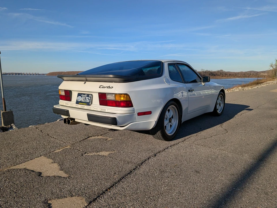 1986 Porsche 944 Turbo - Image 28 of 31