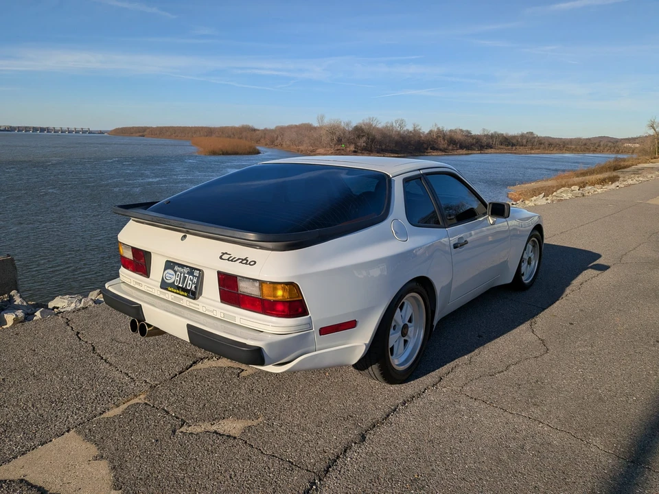 1986 Porsche 944 Turbo - Image 27 of 31