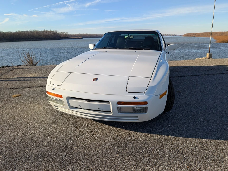 1986 Porsche 944 Turbo - Image 2 of 31