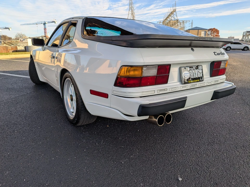 1986 Porsche 944 Turbo - Image 24 of 31