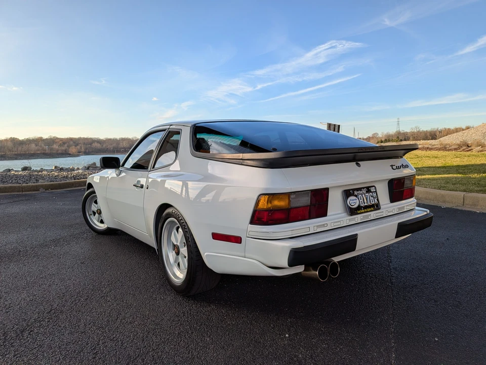 1986 Porsche 944 Turbo - Image 22 of 31