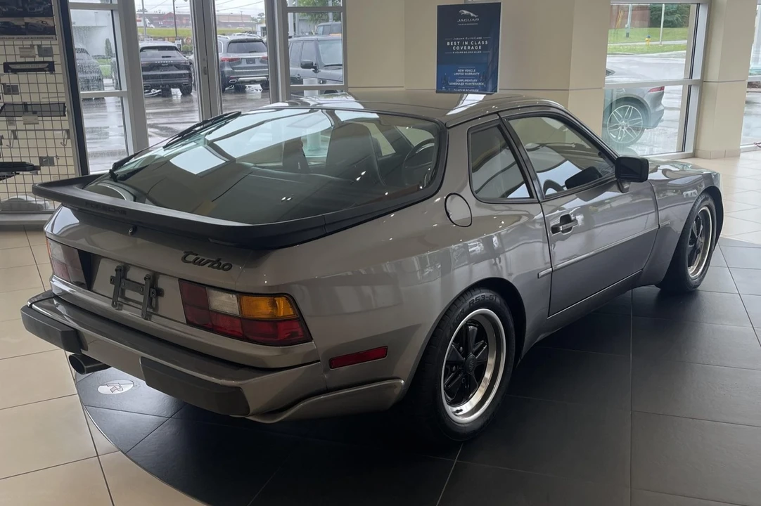 1986 Porsche 944 Turbo - Image 11 of 31