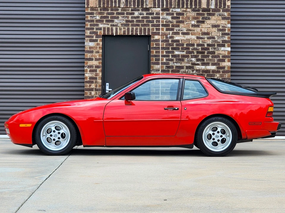1986 Porsche 944 Turbo - Image 2 of 31