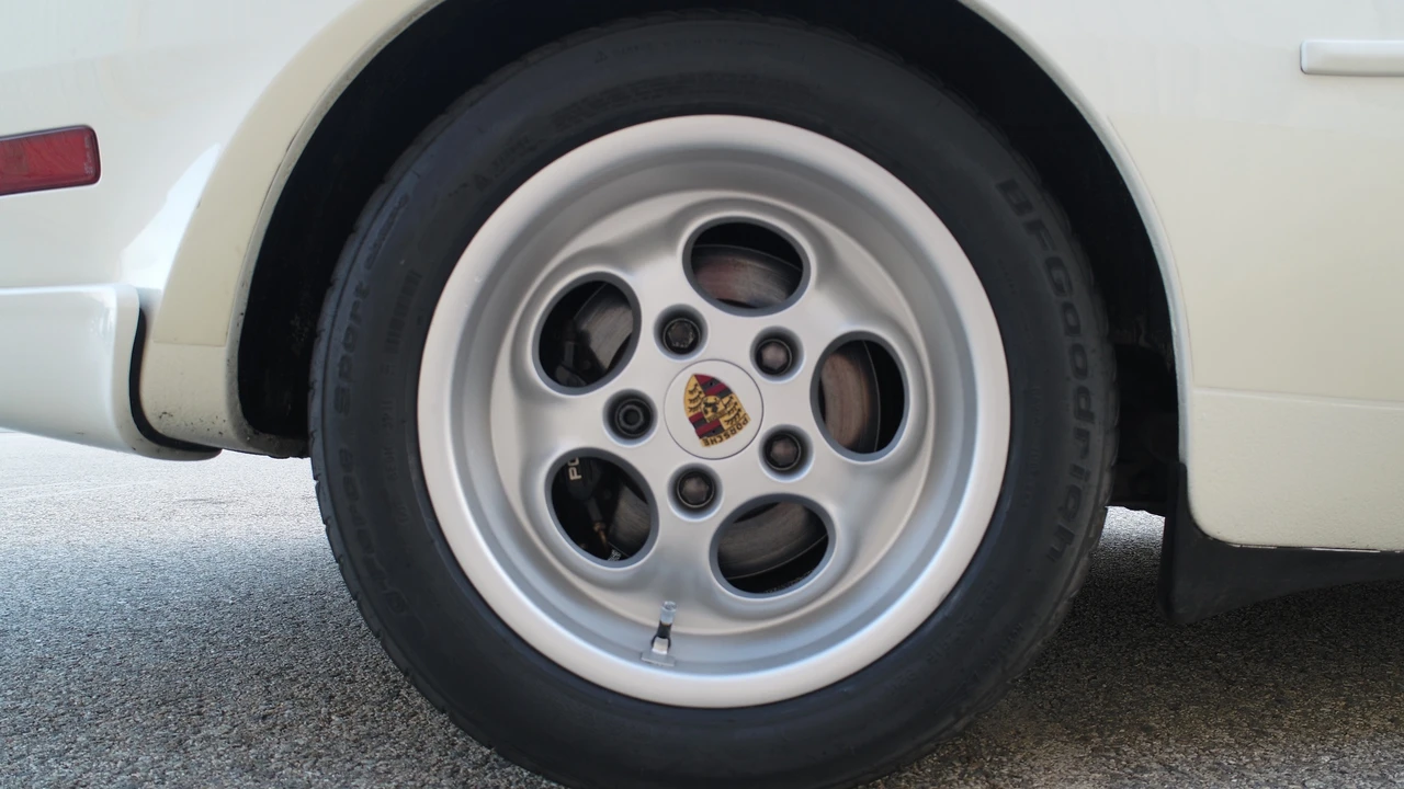 1986 Porsche 944 Turbo - Image 24 of 31