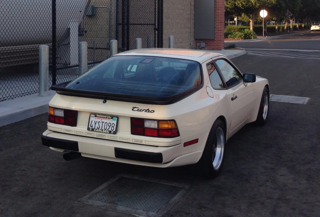 1986 Porsche 944 Turbo - Image 24 of 31